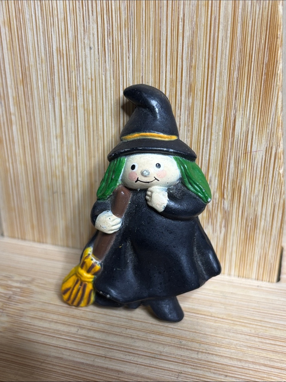 Fun World Division Black Witch Figurine Green Halloween Brooch Pin Jewelry